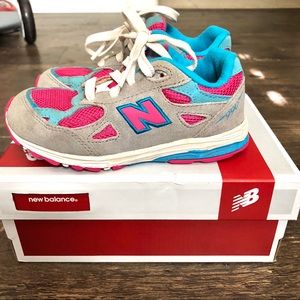 Little girls Nee Balance sneakers sz 10